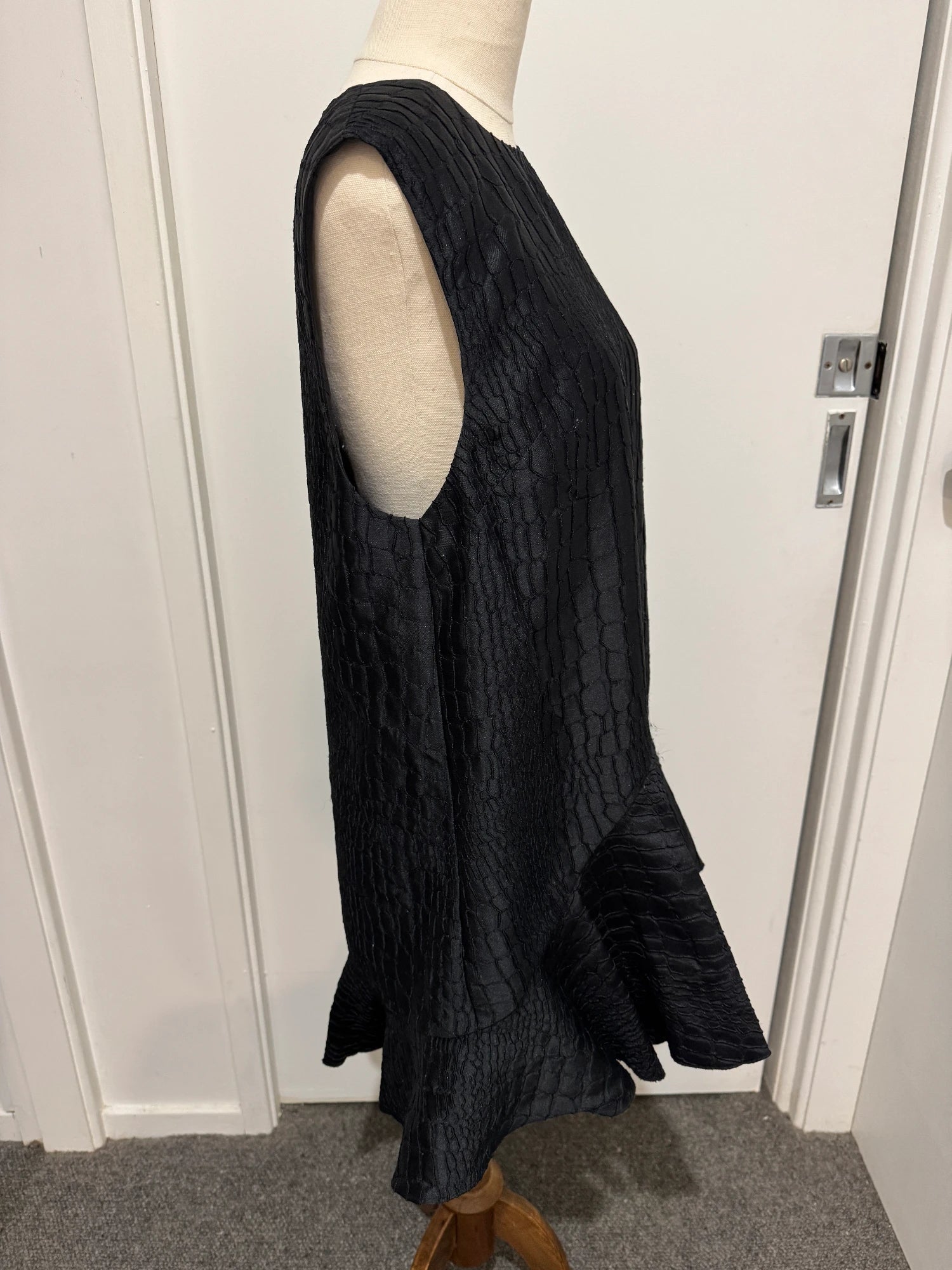 Alex Perry Black Textured Ruffle Hem Mini Dress - Image 4