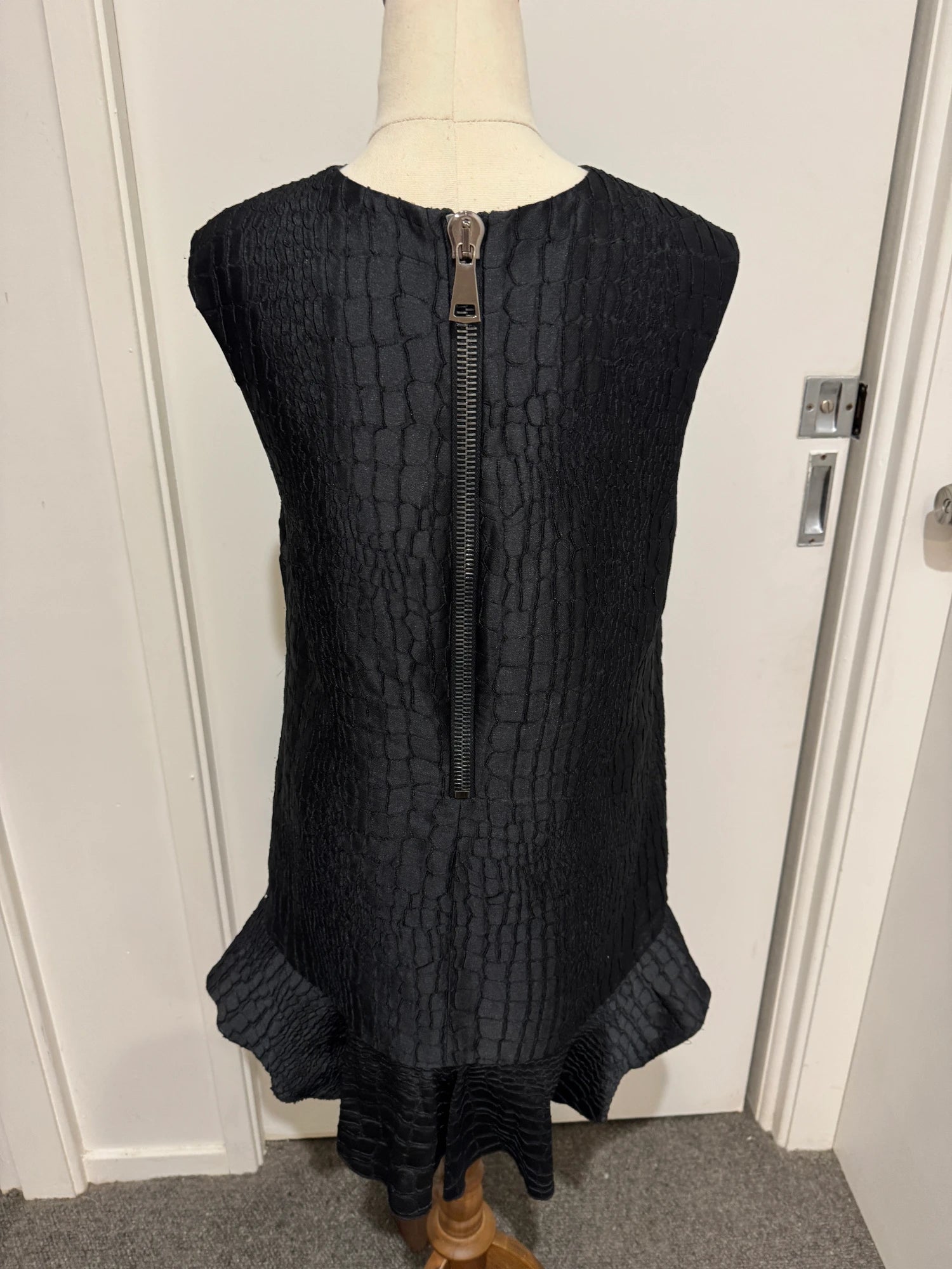 Alex Perry Black Textured Ruffle Hem Mini Dress - Image 5
