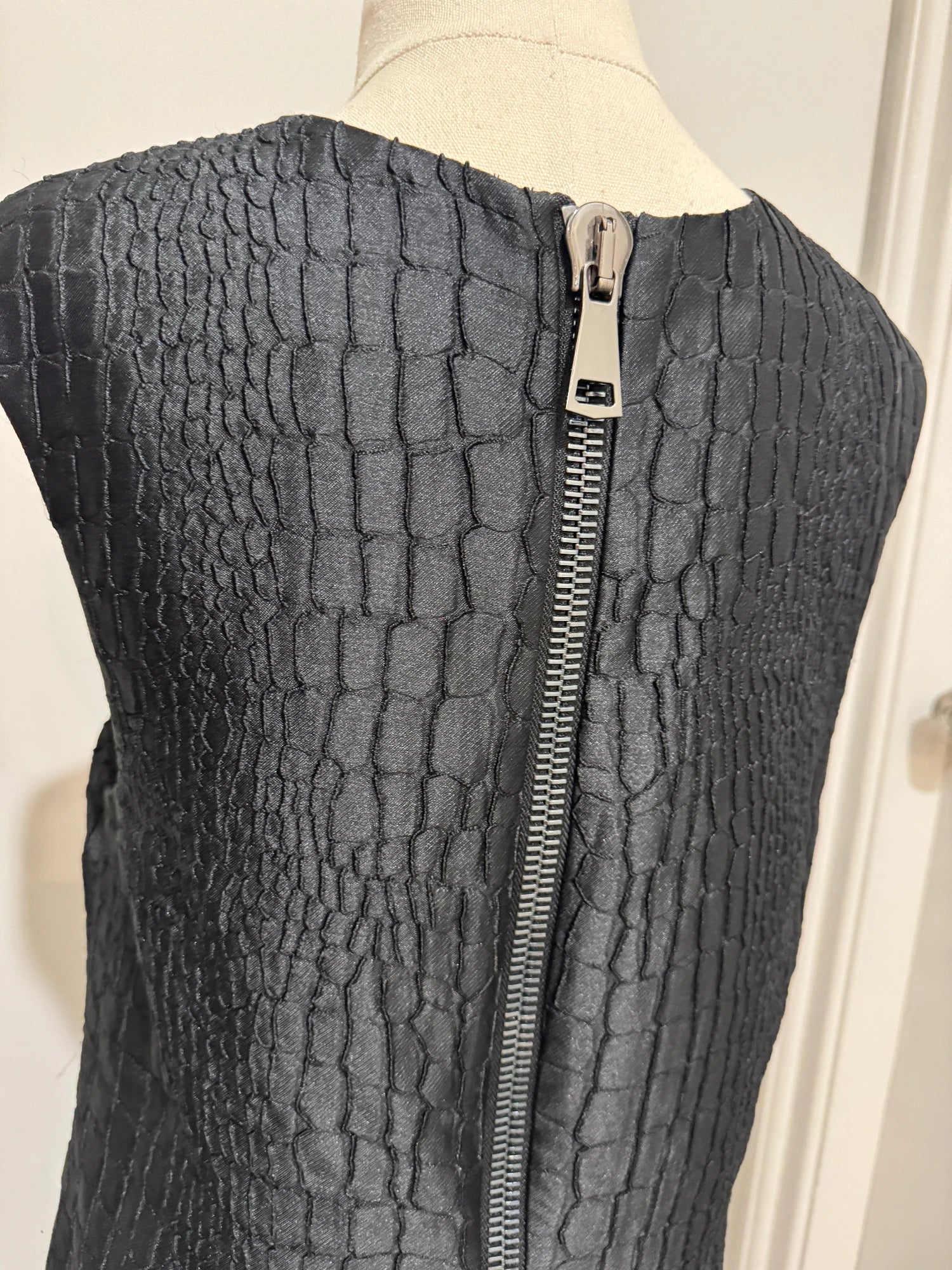 Alex Perry Black Textured Ruffle Hem Mini Dress - Image 6