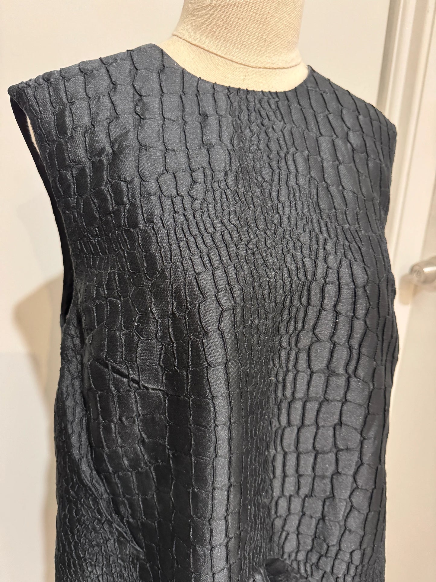 Alex Perry Black Textured Ruffle Hem Mini Dress - Image 8