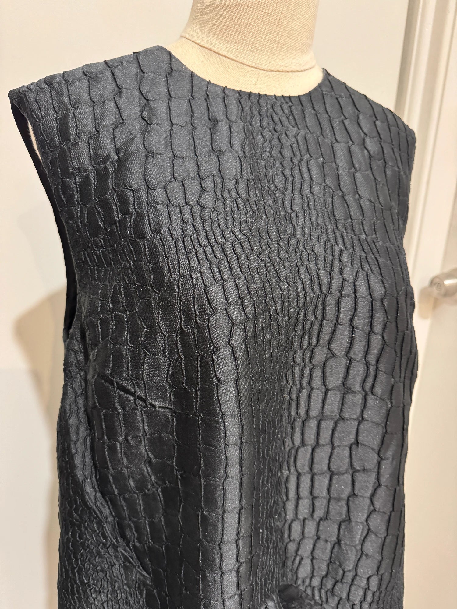 Alex Perry Black Textured Ruffle Hem Mini Dress - Image 8