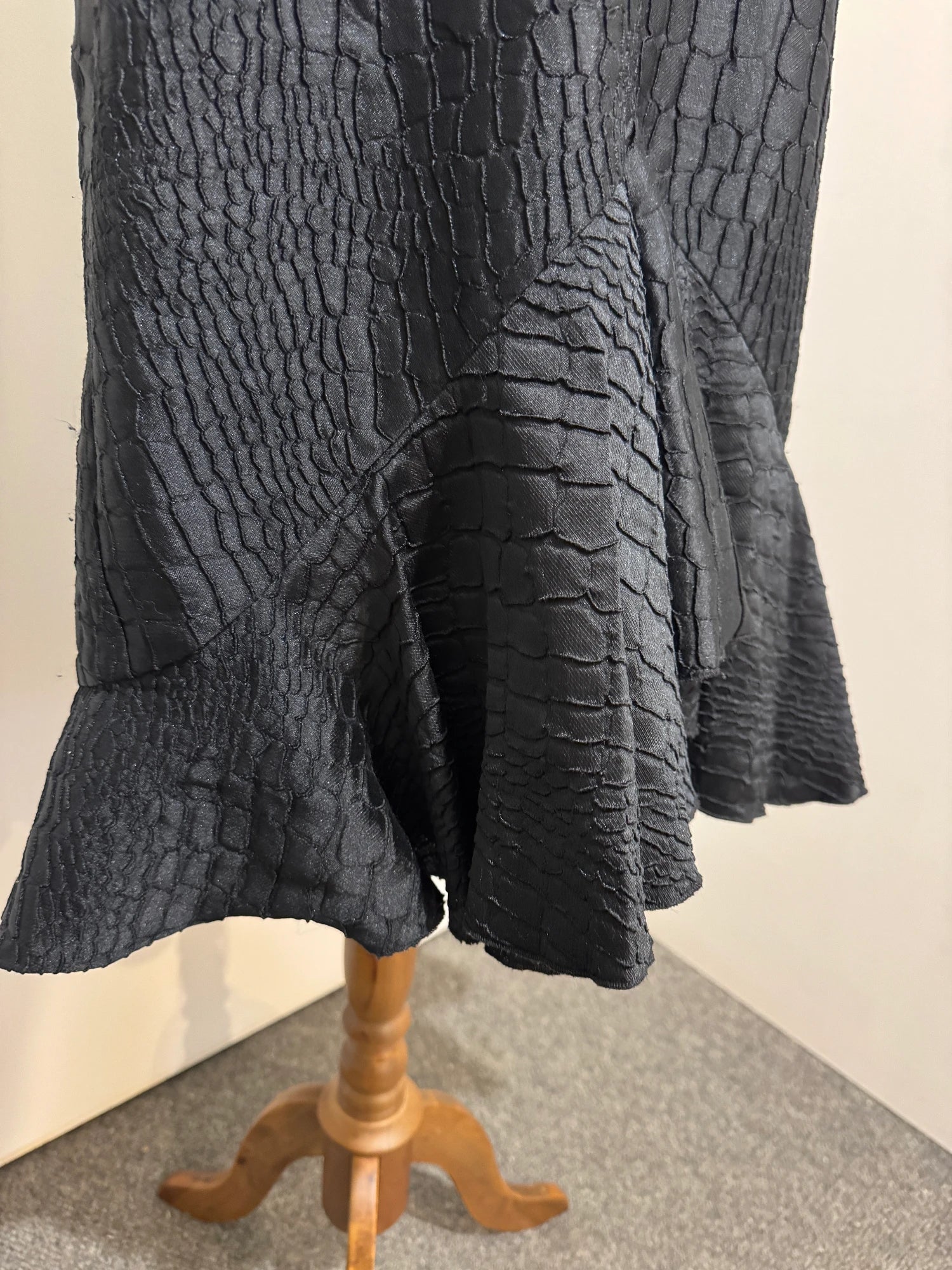 Alex Perry Black Textured Ruffle Hem Mini Dress - Image 9