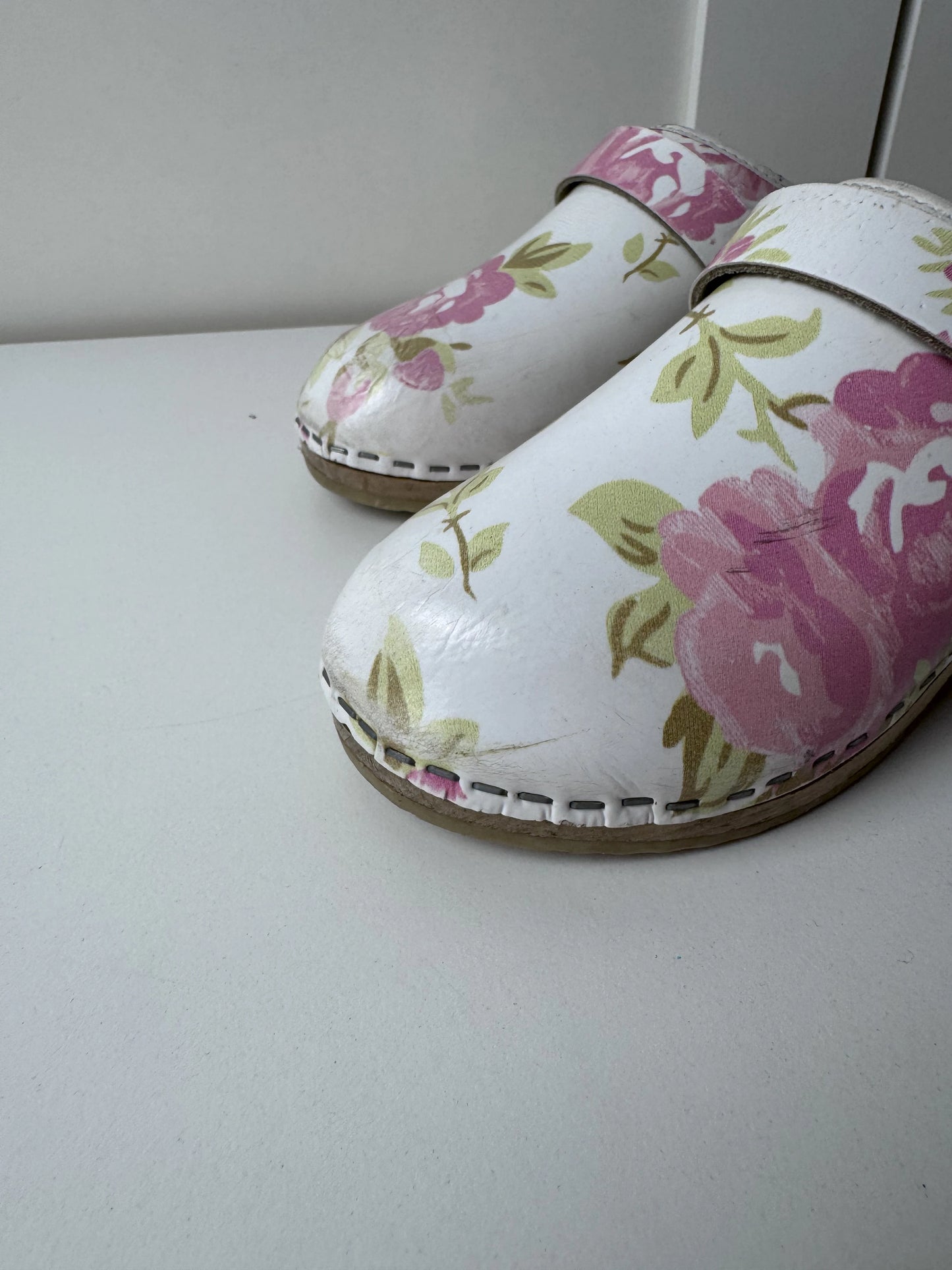 Fotvänlig Mjuksko Floral Wooden Clogs Swedish Comfort Shoes - Image 5